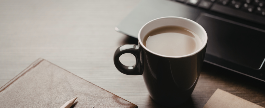 Work Bag Essentials Every Woman Needs — Stay Organized, Fresh & Confident All Day