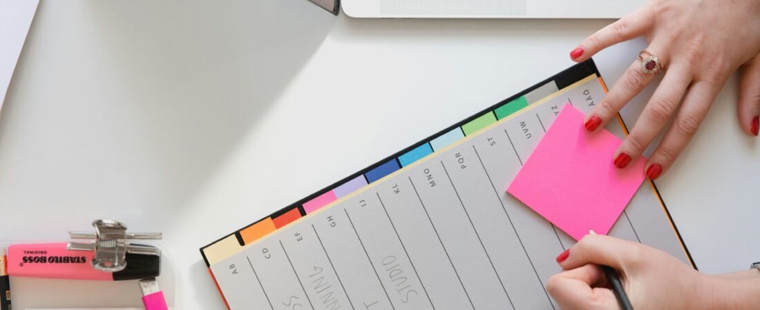 Work Bag Essentials Every Woman Needs — Stay Organized, Fresh & Confident All Day