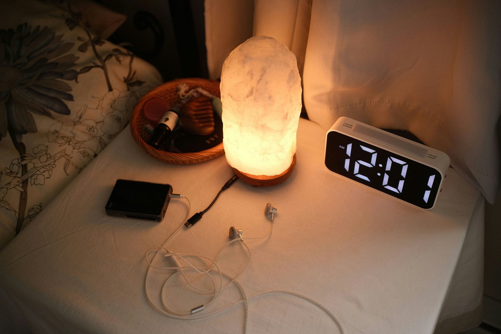 Cozy Bedside Table Setup: Amazon Finds for the Perfect Night Routine