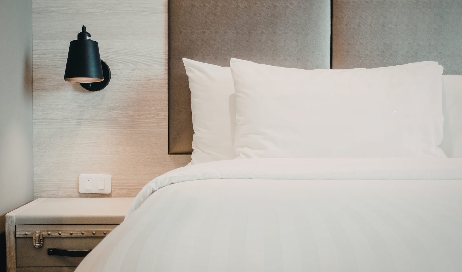 How to Style a Linen Bed: Summer Bedroom Essentials