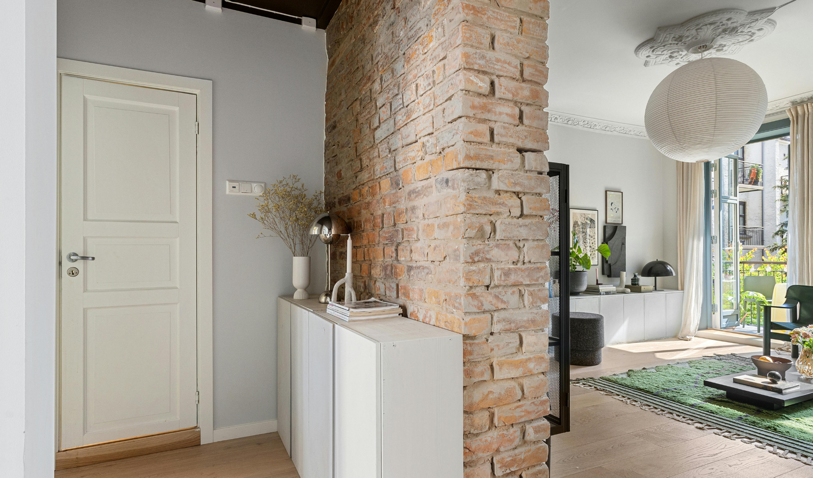 How to Create a Beautiful Entryway That Feels Warm, Clean & Put Together